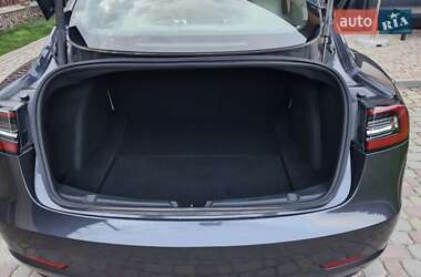 Седан Tesla Model 3 2020 в 