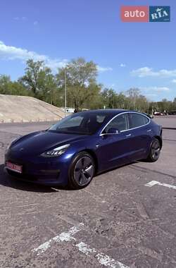 Седан Tesla Model 3 2020 в 
