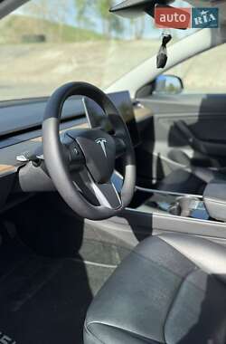 Седан Tesla Model 3 2020 в 