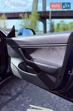 Седан Tesla Model 3 2020 в 