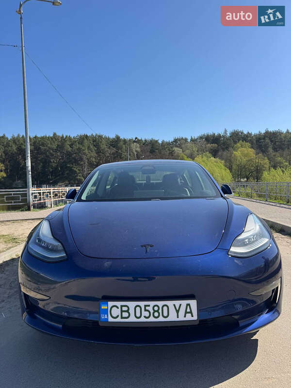 Седан Tesla Model 3 2018 в Чернигове