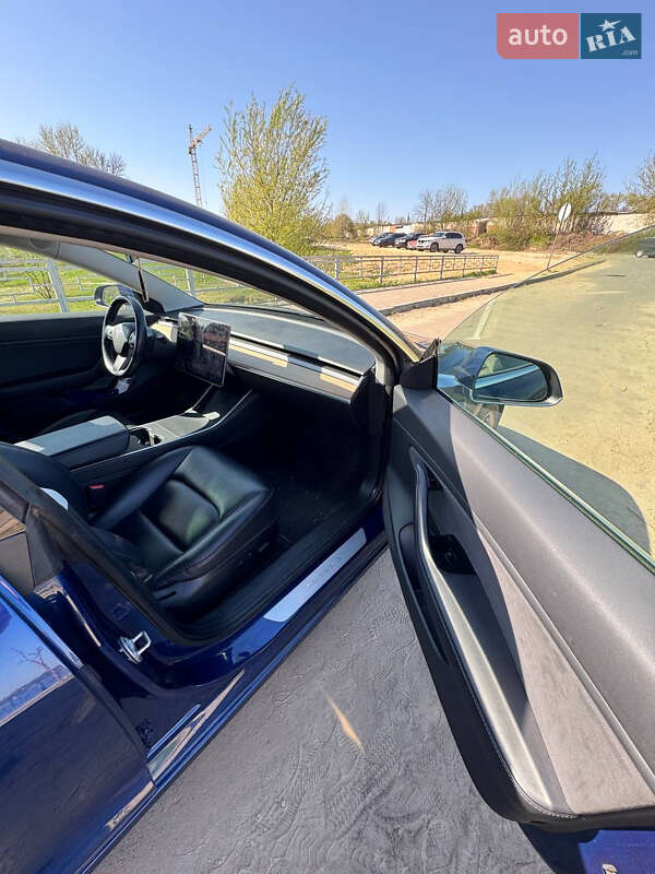 Седан Tesla Model 3 2018 в Чернигове