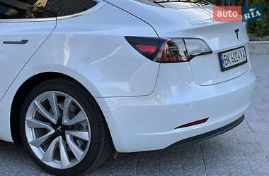 Седан Tesla Model 3 2019 в Ровно