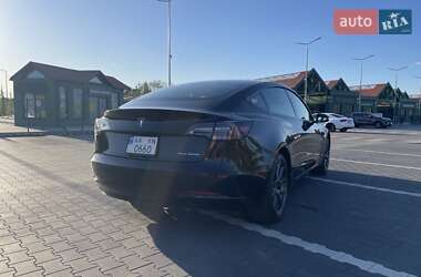 Седан Tesla Model 3 2021 в 