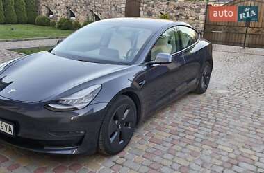 Седан Tesla Model 3 2020 в 