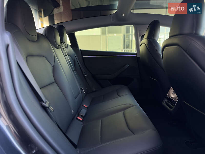 Седан Tesla Model 3 2024 в Луцьку