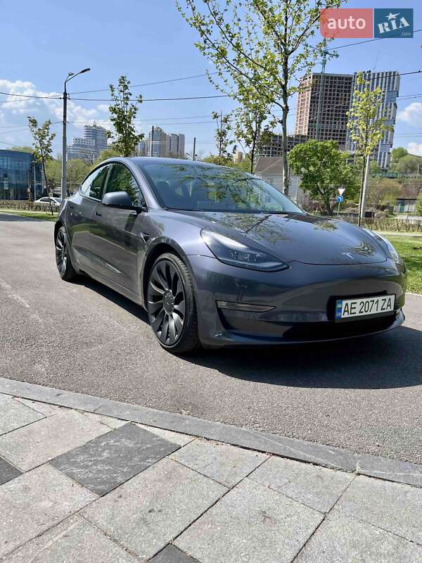 Седан Tesla Model 3 2022 в Днепре