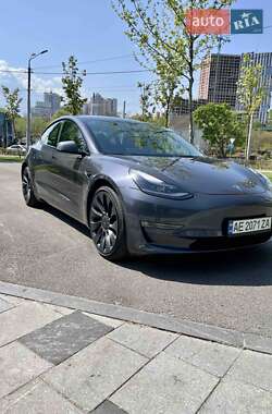 Седан Tesla Model 3 2022 в 