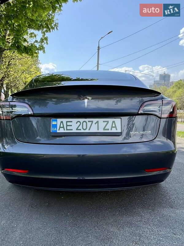 Седан Tesla Model 3 2022 в Днепре