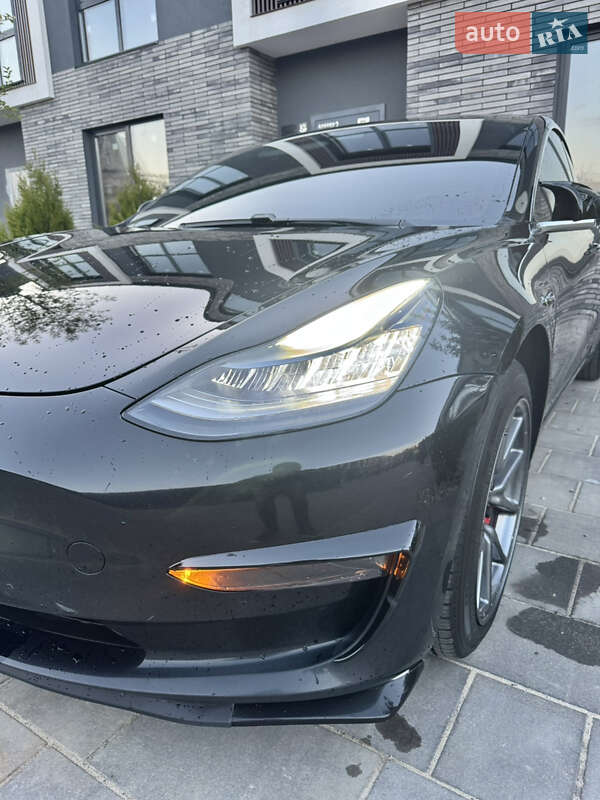 Седан Tesla Model 3 2019 в Киеве