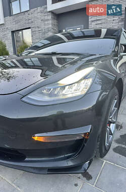 Седан Tesla Model 3 2019 в 