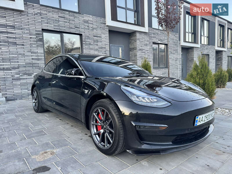 Седан Tesla Model 3 2019 в Киеве