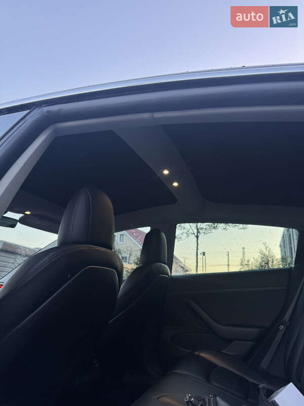 Седан Tesla Model 3 2019 в Киеве