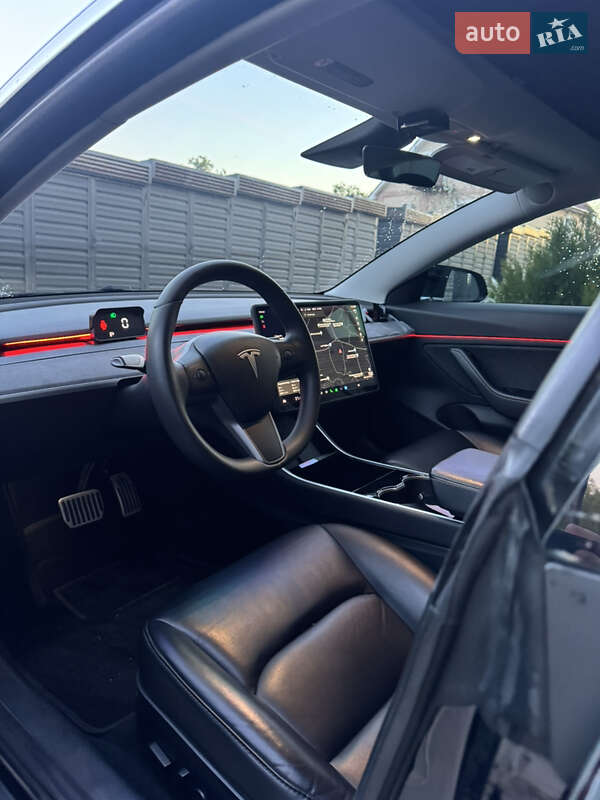 Седан Tesla Model 3 2019 в Киеве