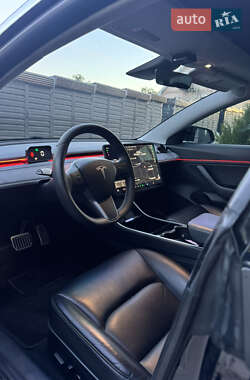 Седан Tesla Model 3 2019 в 