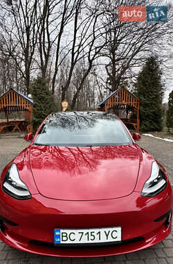 Седан Tesla Model 3 2020 в 
