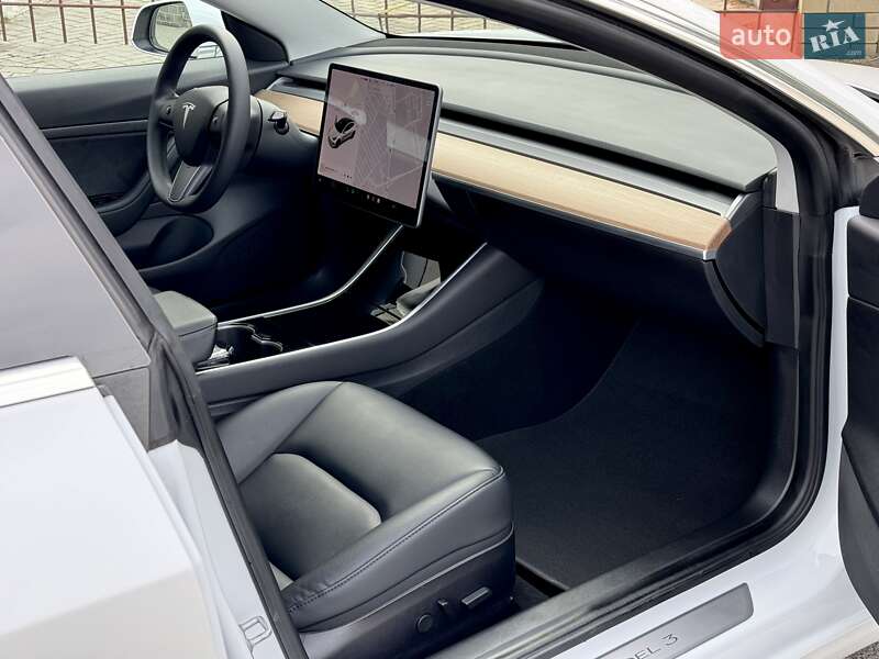Седан Tesla Model 3 2019 в Дніпрі