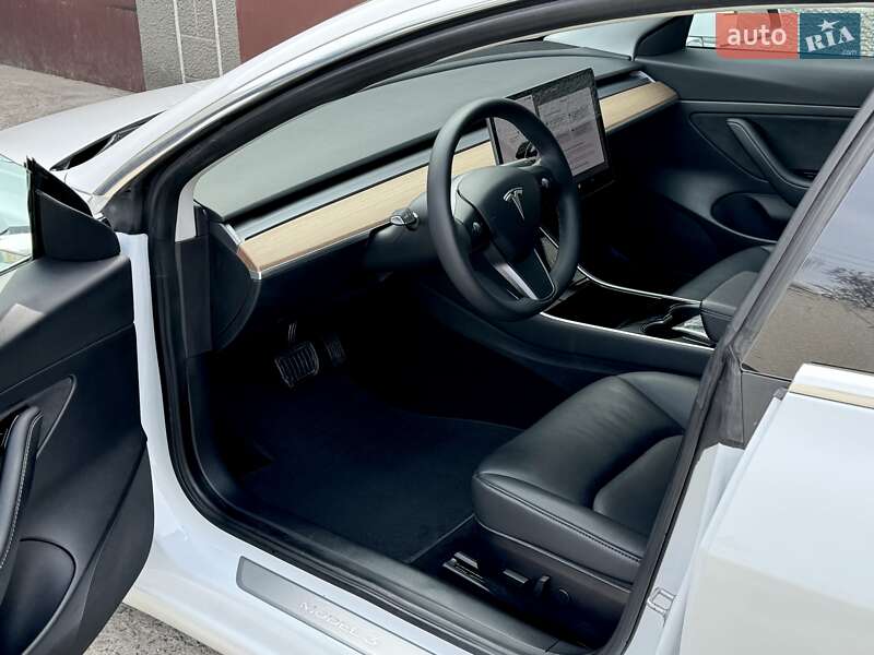 Седан Tesla Model 3 2019 в Дніпрі