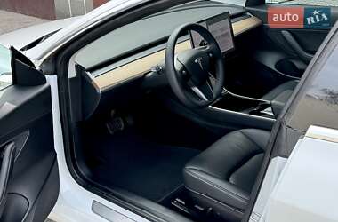 Седан Tesla Model 3 2019 в 
