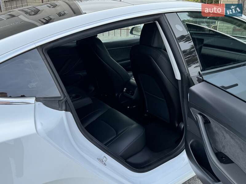 Седан Tesla Model 3 2019 в Дніпрі