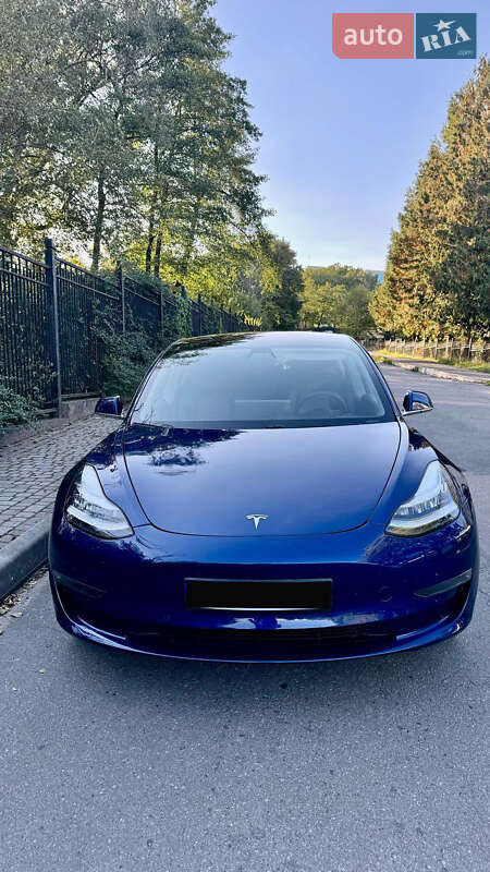 Седан Tesla Model 3 2018 в Львові