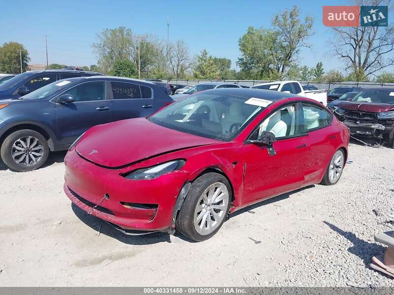 Седан Tesla Model 3 2022 в 