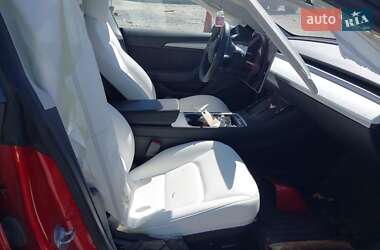 Седан Tesla Model 3 2022 в 