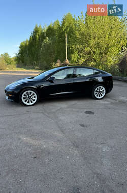 Седан Tesla Model 3 2022 в 