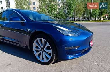 Седан Tesla Model 3 2020 в 
