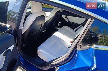 Седан Tesla Model 3 2020 в 