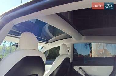Седан Tesla Model 3 2020 в 