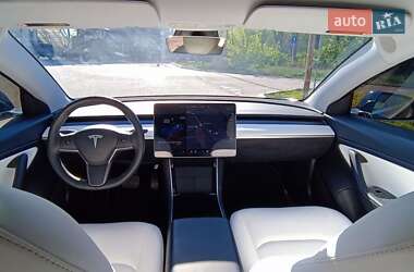Седан Tesla Model 3 2020 в 