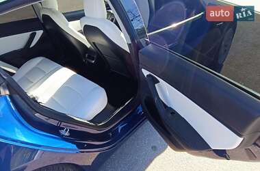 Седан Tesla Model 3 2020 в 
