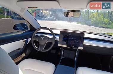 Седан Tesla Model 3 2020 в 