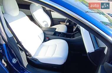 Седан Tesla Model 3 2020 в 