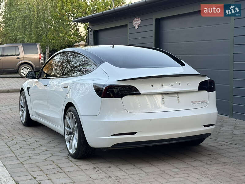 Седан Tesla Model 3 2019 в Черновцах