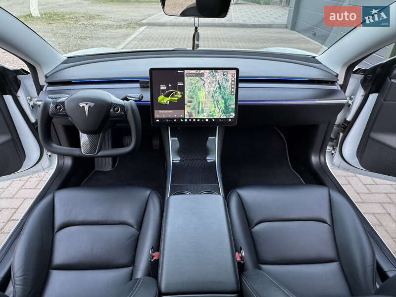 Седан Tesla Model 3 2019 в Черновцах