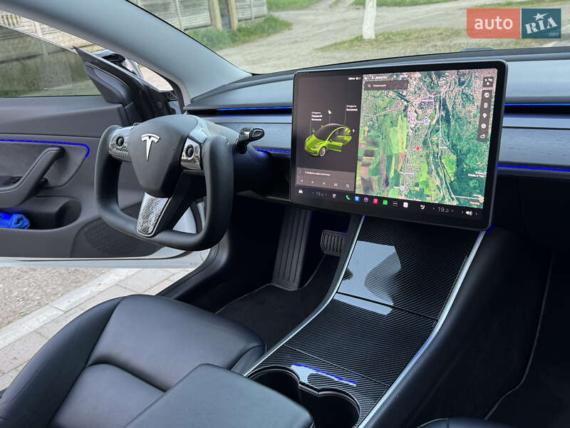 Седан Tesla Model 3 2019 в Черновцах