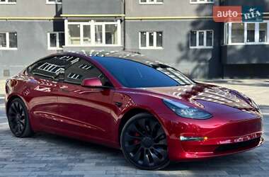 Седан Tesla Model 3 2022 в 