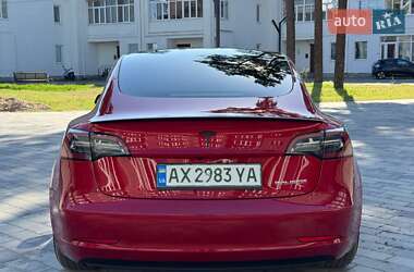 Седан Tesla Model 3 2022 в 