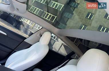Седан Tesla Model 3 2022 в 