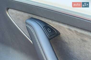 Седан Tesla Model 3 2022 в 