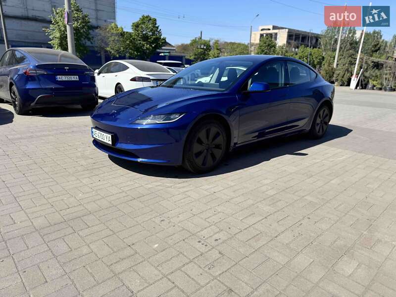 Седан Tesla Model 3 2023 в 