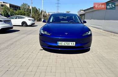 Седан Tesla Model 3 2023 в 