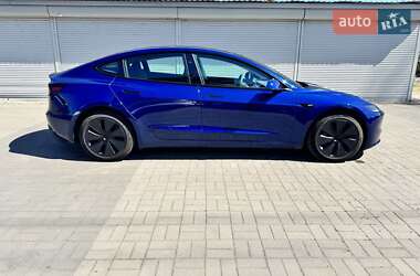 Седан Tesla Model 3 2023 в 