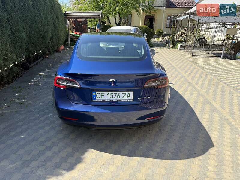 Седан Tesla Model 3 2020 в Чернівцях