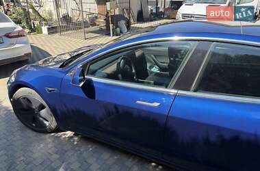 Седан Tesla Model 3 2020 в Чернівцях