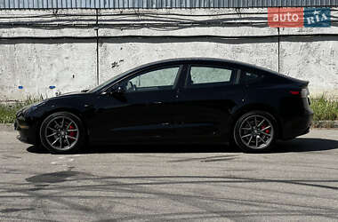 Седан Tesla Model 3 2021 в 