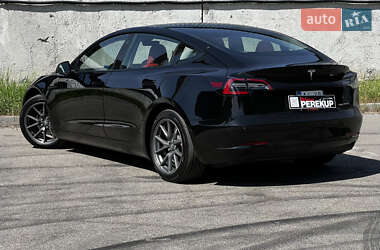 Седан Tesla Model 3 2021 в 
