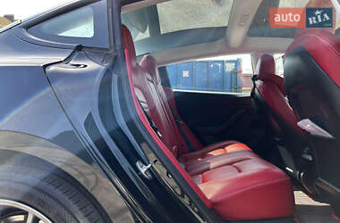 Седан Tesla Model 3 2021 в 